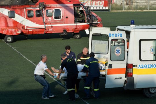 Στην εντατική ο πυροσβέστης που τραυματίστηκε στο Ζευγολατιό
