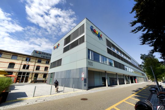 «Στενό μαρκάρισμα» ΕΕ σε Google για τις δωρεάν ειδήσεις