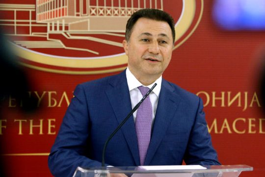Εκτός φυλακής, αλλά εντός της χώρας