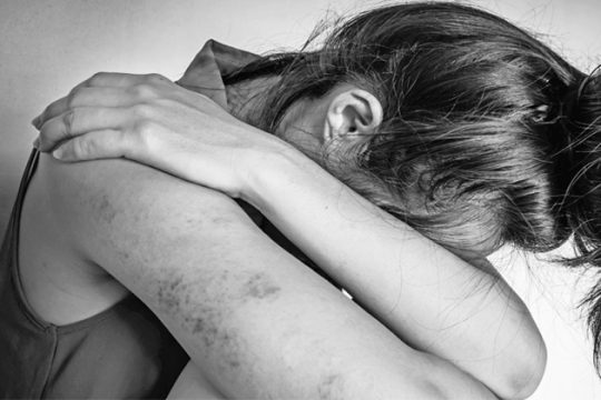 Μια δημόσια σφαλιάρα, αλλά χιλιάδες κρυφές πράξεις βίας