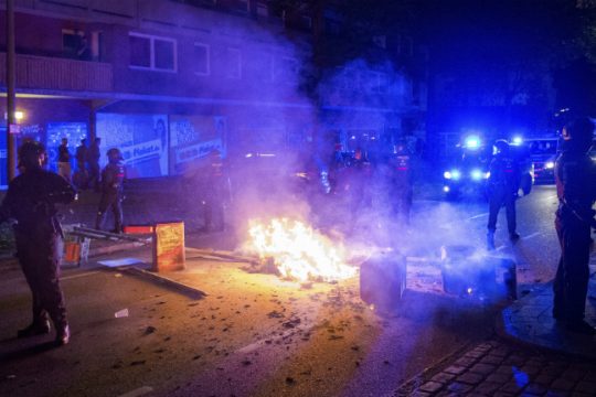 Αναζητούνται ευθύνες για τις βίαιες διαδηλώσεις στο Αμβούργο