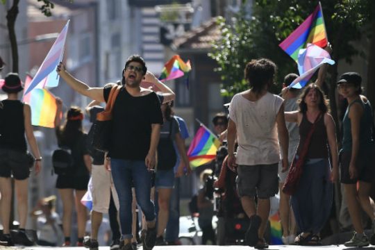 Συλλήψεις, κυνηγητό και άλλη μία παρέλαση που δεν έγινε