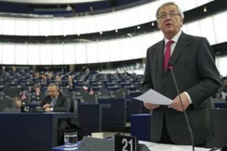 Γιούνκερ προς ευρωβουλευτές: «Είσαστε γελοίοι»