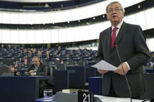 Γιούνκερ προς ευρωβουλευτές: «Είσαστε γελοίοι»