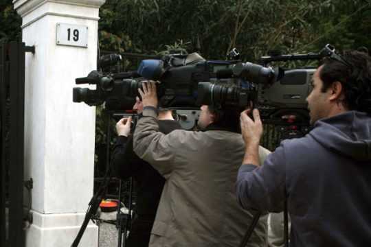 «Τα κανάλια τους εξακολουθούν να εκπέμπουν παράνομα»