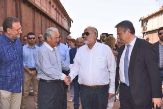 Η Cosco φέρνει στον Πειραιά πλωτή δεξαμενή 80.000 τόνων