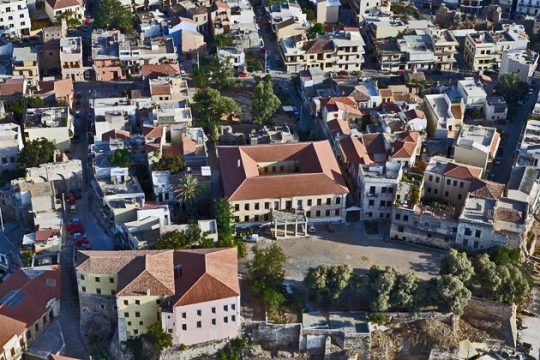 Πρύτανης – «ξενοδόχος» με τις ευλογίες της Ν.Δ.