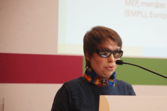 «Να σπάσουμε τη σιωπή γύρω από τη βία κατά των γυναικών»