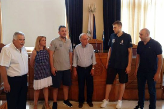 Ο Βασίλης Λαμπρινός τίμησε την Εθνική Ομάδα Μπάσκετ Νέων