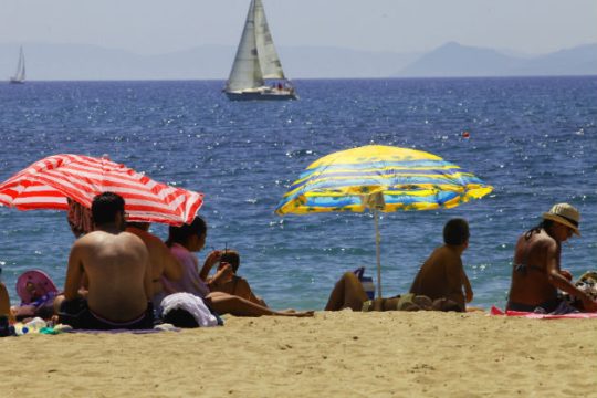 Νεκροί τρεις λουόμενοι μέσα σε λίγες ώρες σε Σύρο, Ρόδο και Κρήτη