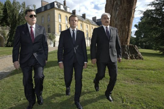 Ο Μακρόν ως… Μεσσίας της Λιβύης