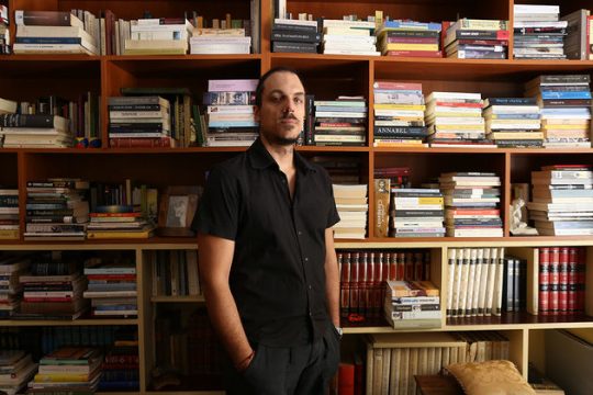 Εν αρχή ήταν το ατελείωτο ξεφύλλισμα παλιών εκδόσεων…