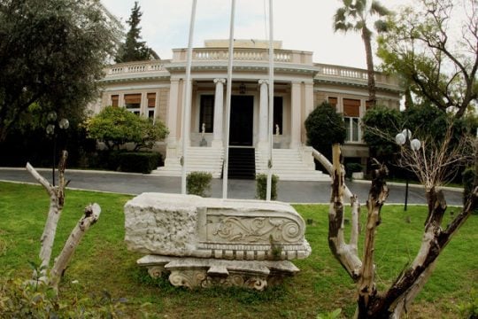 Αντίστροφη μέτρηση για το άνοιγμα του βιβλίου προσφορών