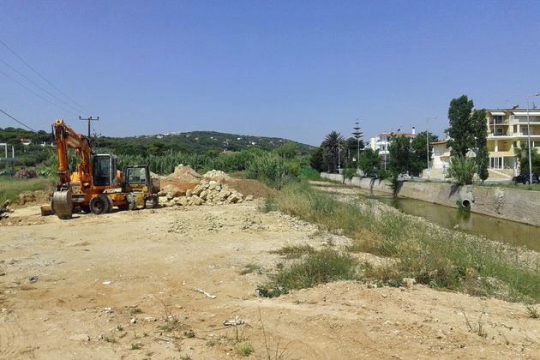 Μπάζα στο Μεγάλο Ρέμα στη Ραφήνα