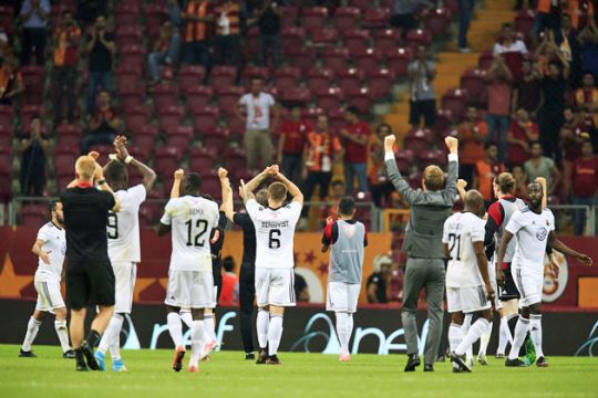 Από την άκρη του κόσμου στον ποδοσφαιρικό πυρήνα