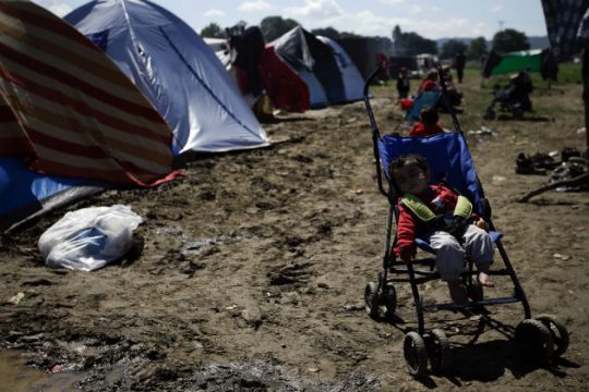 HRW: Απροστάτευτα τα ασυνόδευτα προσφυγόπουλα στην Ελλάδα