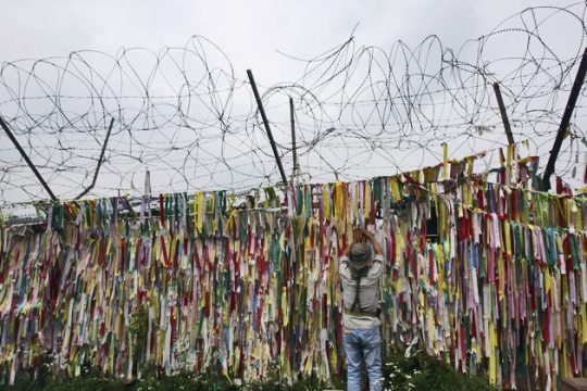 Προτάσεις να καθίσουν στο ίδιο τραπέζι Νότια και Βόρεια Κορέα
