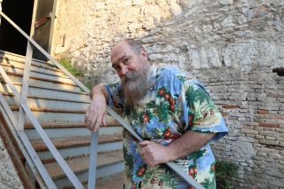 Ζούμε τον υπαρκτό… σουρεαλισμό