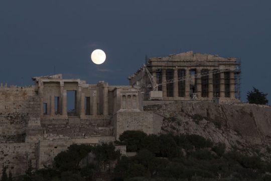 Φεγγαρόλουστες γιορτές