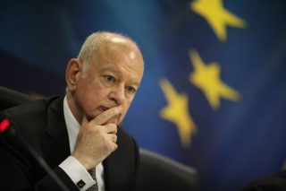 «Ξένοι επενδυτές θεωρούν καταστροφή μια πρόωρη προσφυγή στις κάλπες»