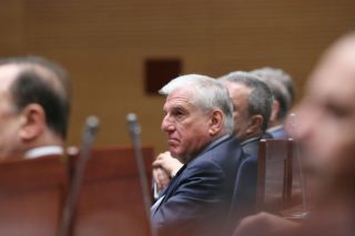 Συμφέρει να είσαι υπουργός ή τελετάρχης κηδειών;