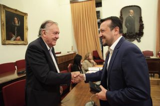 Συντονισμένοι στη συχνότητα των καναλαρχών