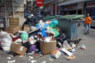 Ο δήμαρχος Πειραιά απαντά για το ζήτημα των σκουπιδιών