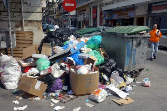 Ο δήμαρχος Πειραιά απαντά για το ζήτημα των σκουπιδιών