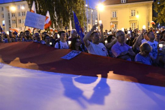 «Τελεσίγραφο» στην Πολωνία