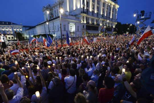 «Ελεύθερο δικαστήριο» ζήτησαν διαδηλωτές σε όλη την Πολωνία