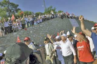 Η μεγάλη πορεία ανησυχεί τον Ερντογάν