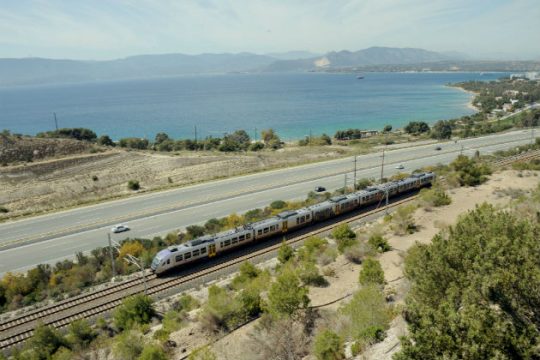 Ανασύρθηκε νεκρή από τις γραμμές του προαστιακού