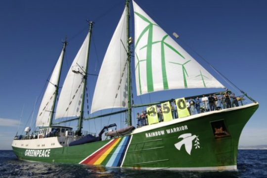 Στο Ηράκλειο το πλοίο της Greenpeace «Rainbow Warrior»