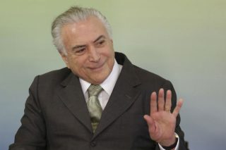 Περιμένοντας τον από μηχανής θεό