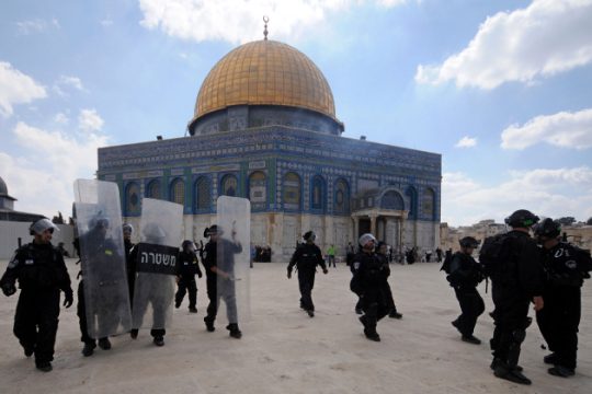 Νεκροί και τραυματίες από ένοπλη επίθεση στην Ιερουσαλήμ