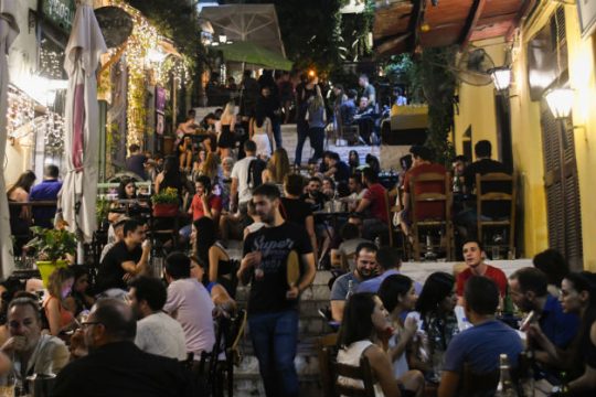 Εικοσιτετράωρο λουκέτο στη «βαριά βιομηχανία»