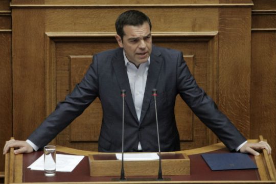 «Σημίτης, ο πρωθυπουργός που έβλεπε τα εκατομμύρια να περνούν»