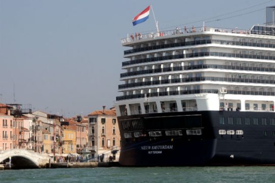 Οι Βενετοί λένε «Addio Venezia»