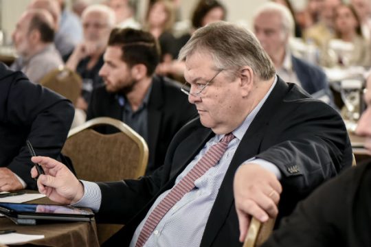 Τι θα κάνει;