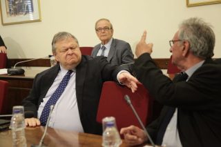 Ο Καμμένος… άναψε φωτιές