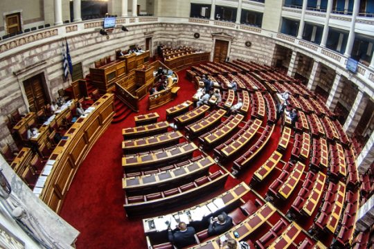 Πέρασε το νομοσχέδιο του ΥΠΟΙΚ με αποχωρήσεις και τροπολογίες