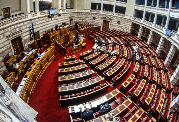Πέρασε το νομοσχέδιο του ΥΠΟΙΚ με αποχωρήσεις και τροπολογίες