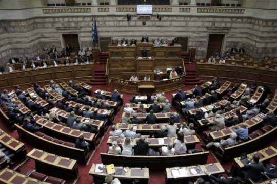 Live η συζήτηση για νομοσχέδιο των ΑΕΙ