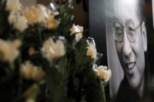 Φρουρούμενος πέθανε ο νομπελίστας και ακτιβιστής Λιου Σιαομπό