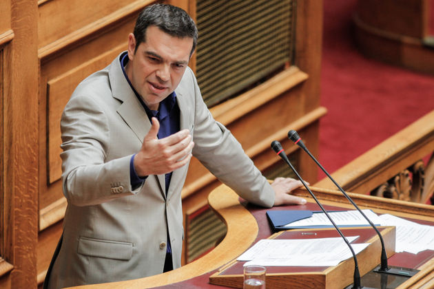Σήκωσε την… πολεμική σημαία