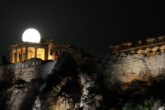 Ξενύχτι στα αρχαία με την πανσέληνο
