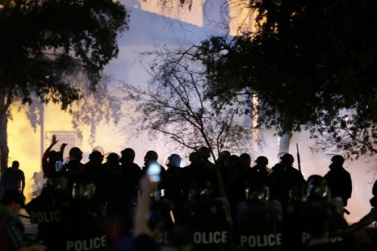 Επίθεση αστυνομικών σε διαδήλωση κατά του Τραμπ