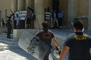 «Οχι άσκοπη βία για διαμαρτυρία»