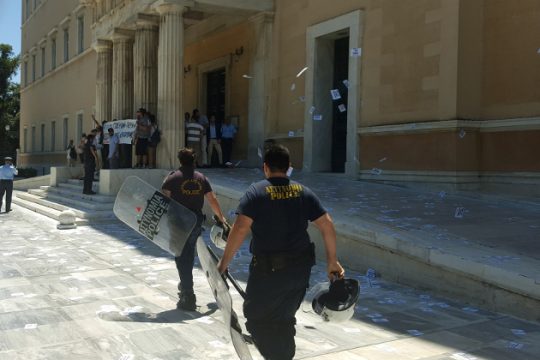 «Ακροβασίες» Αυγενάκη για Ρουβίκωνα και απάντηση ΣΥΡΙΖΑ