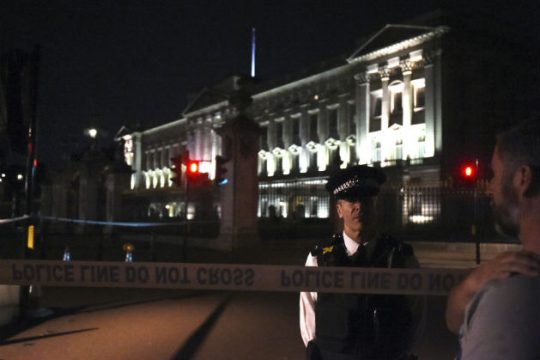 Σύλληψη δεύτερου υπόπτου για την επίθεση στο Μπάκιγχαμ